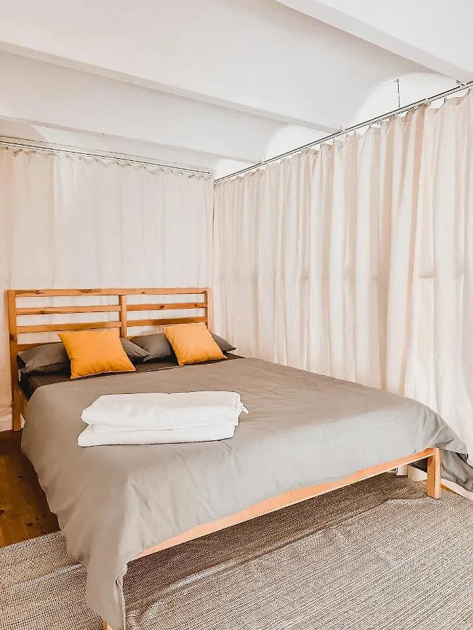 Habitacion Privada, Casa Compartida Con Pareja Private Room, Shared House With A Couple Barcelona