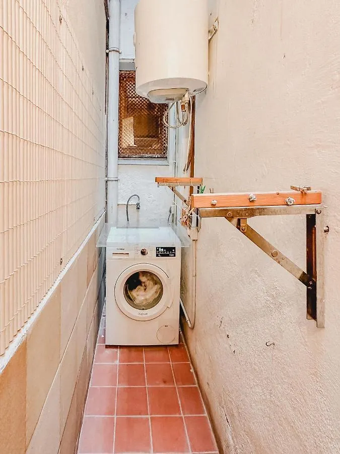 Habitacion Privada, Casa Compartida Con Pareja Private Room, Shared House With A Couple Barcelona Spain